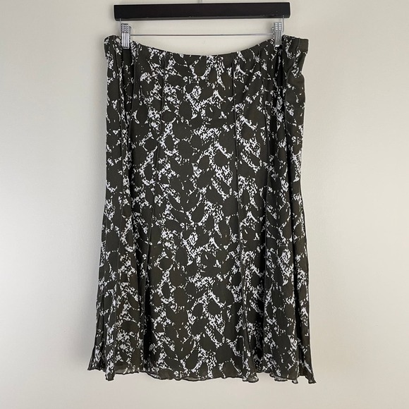 Coldwater Creek Skirt Women's 1X 18 Olive Green Abstract Floral Pull On Midi - Picture 1 of 9